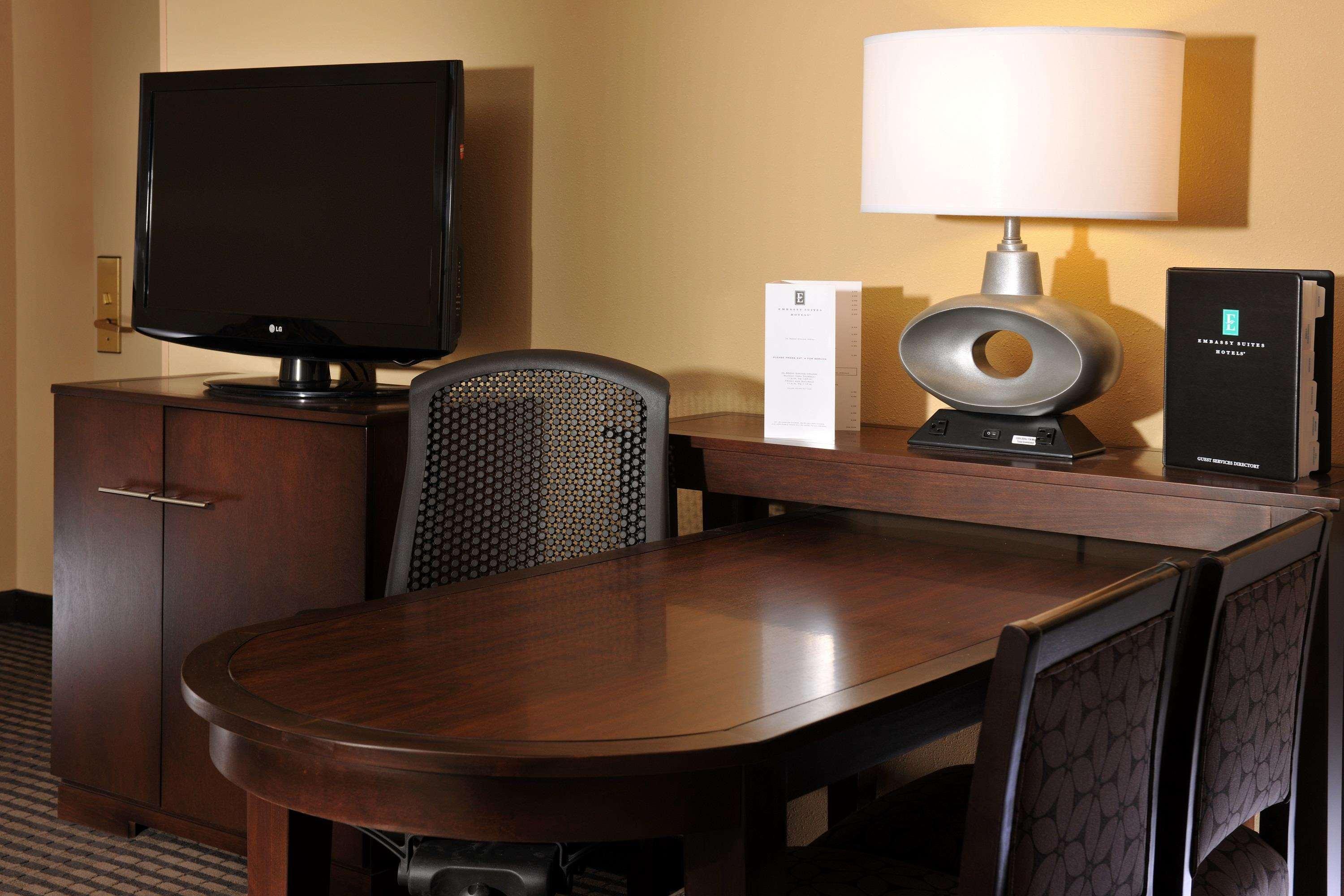 Embassy Suites Des Moines Downtown Bilik gambar